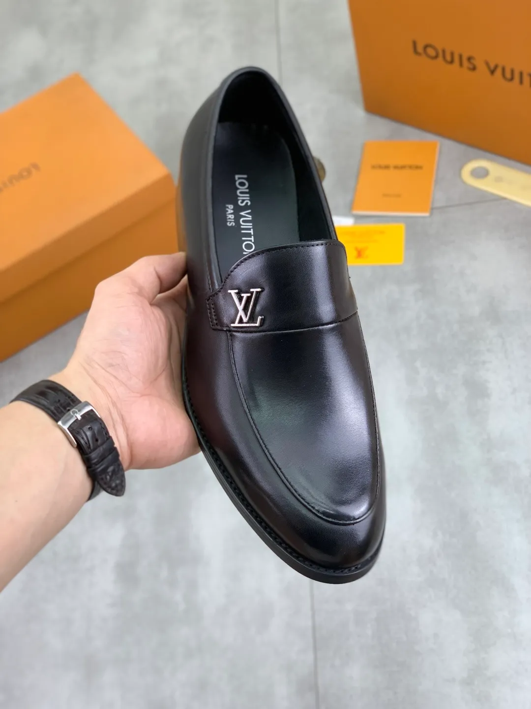 Men's Men's Shoes 💰P420 [New Style] 💰Yangli💎💎💎[Louis Vuitton] LV high-end men's formal business leather shoes, original order 1:1! Original imported calfskin, original metal buckle, imported sheepskin lining for feet, original outsole, men's shoe size: 39-45 (38.46 customized) black optional